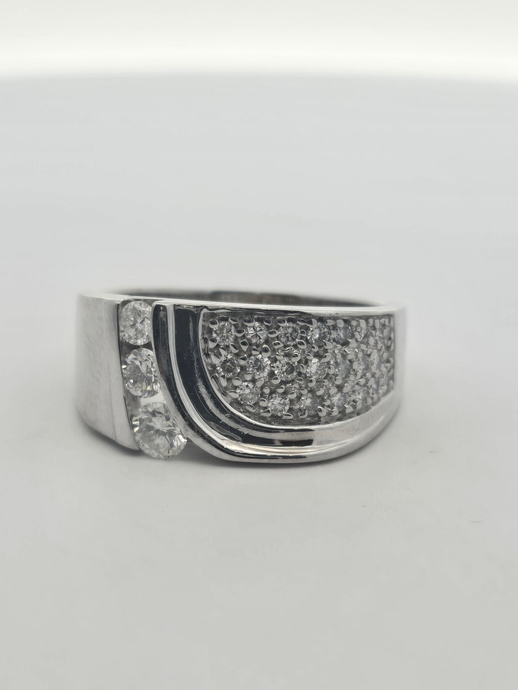 DIAMOND RING