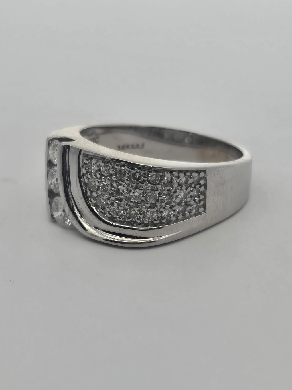 DIAMOND RING