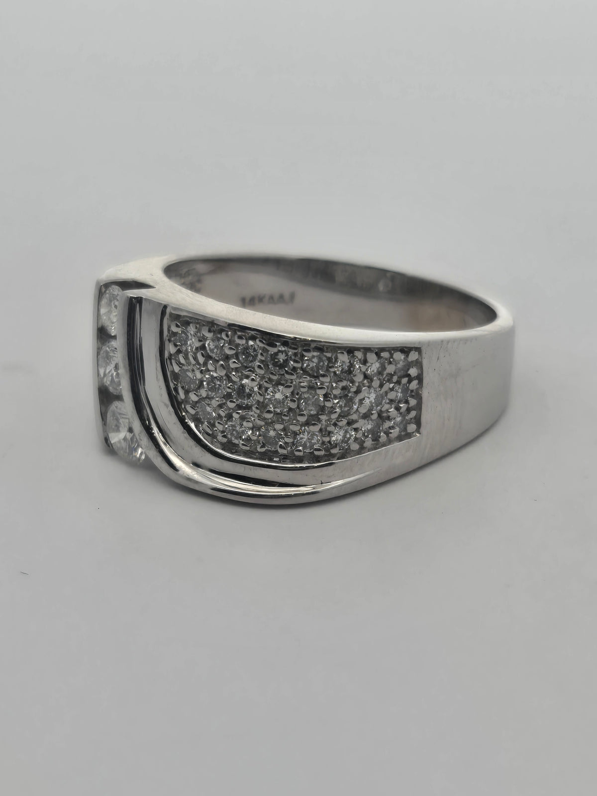 DIAMOND RING