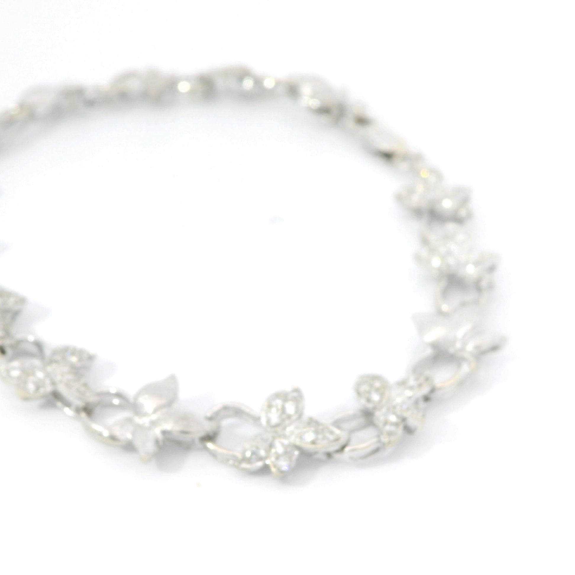 White Gold Bracelet with Round Cut Diamonds