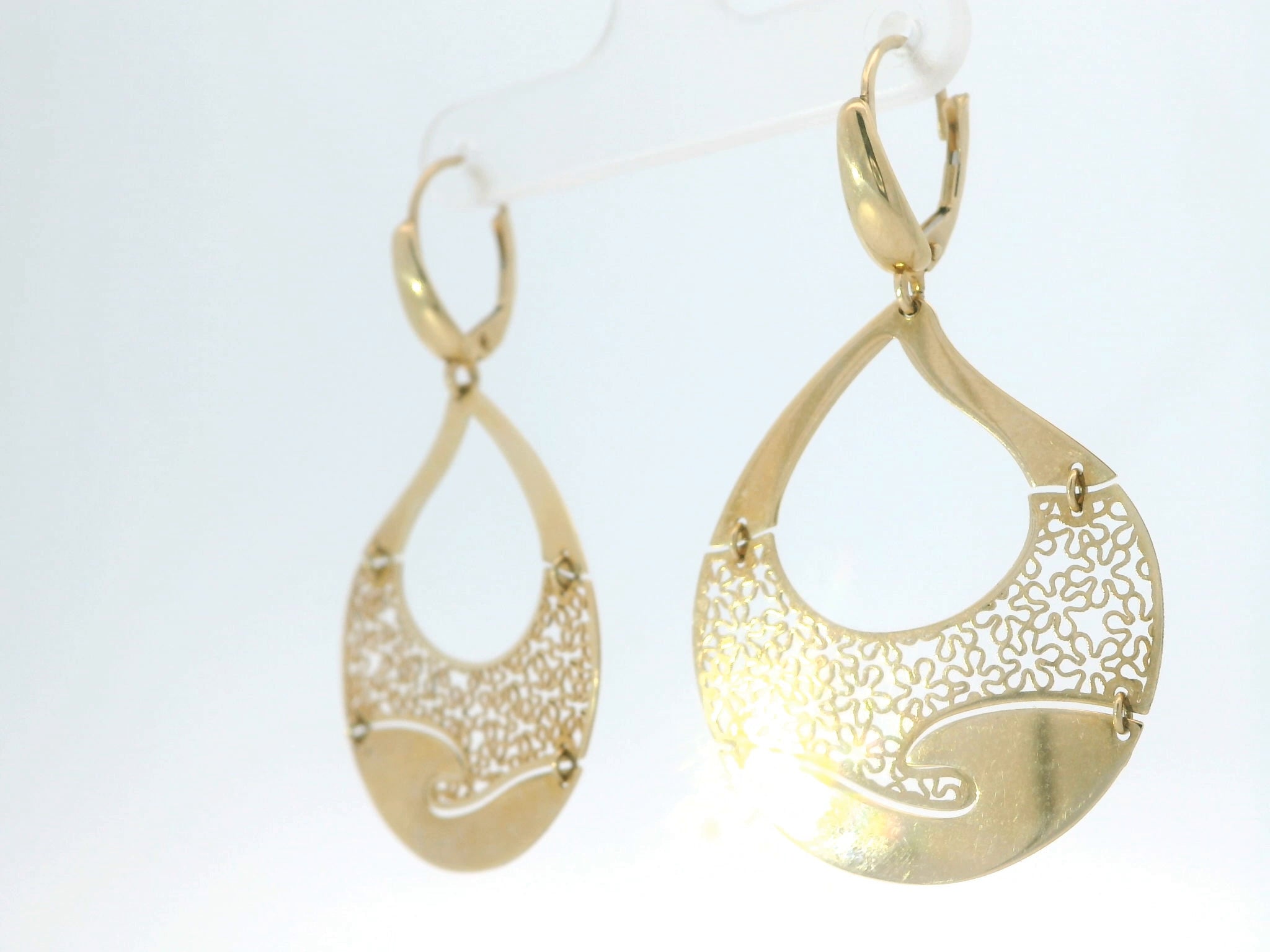 Elegant Gold Filigree Earrings