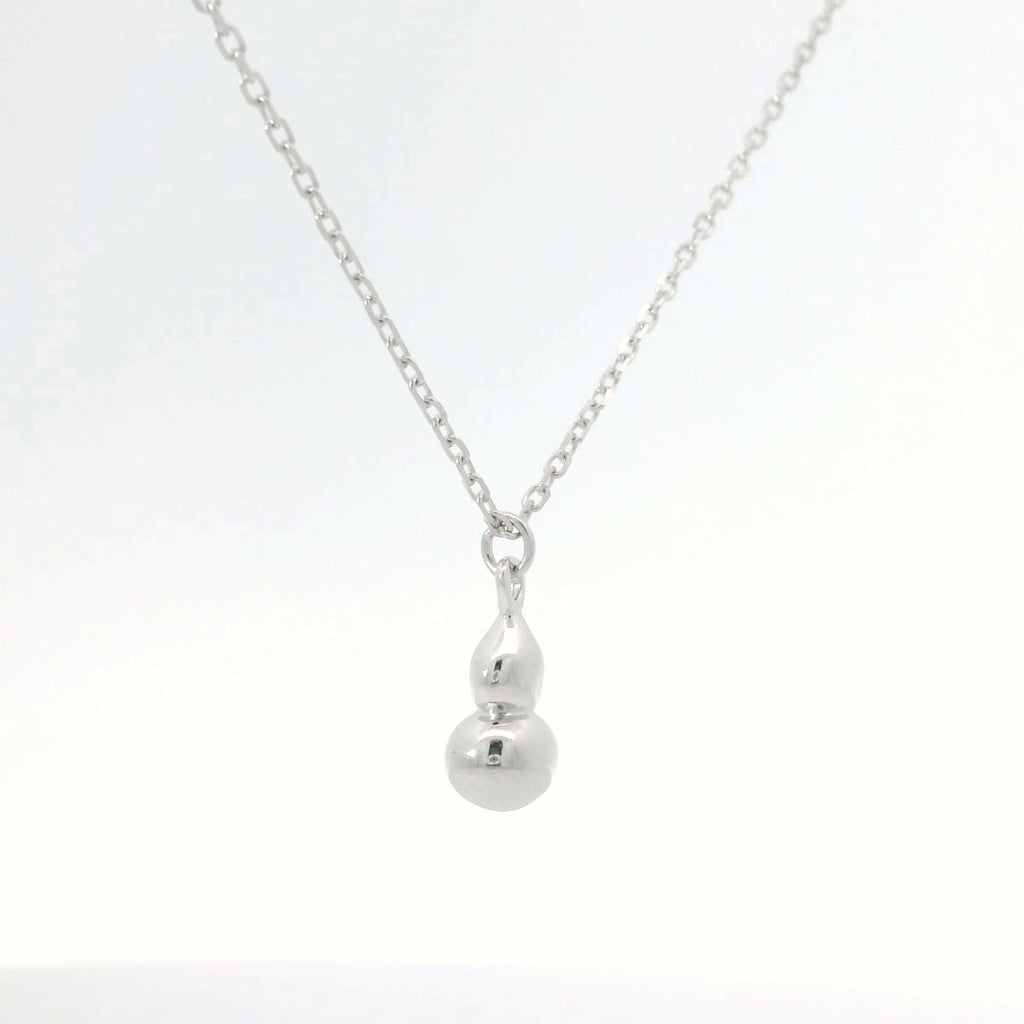 Elegant Silver Pendant Necklace
