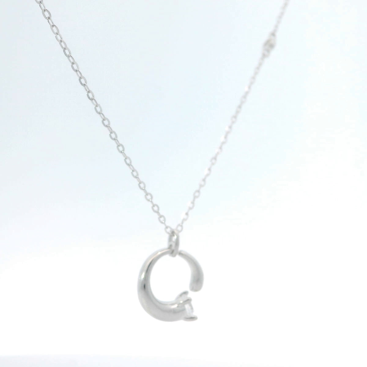 Elegant Silver Pendant with Sparkling Detail