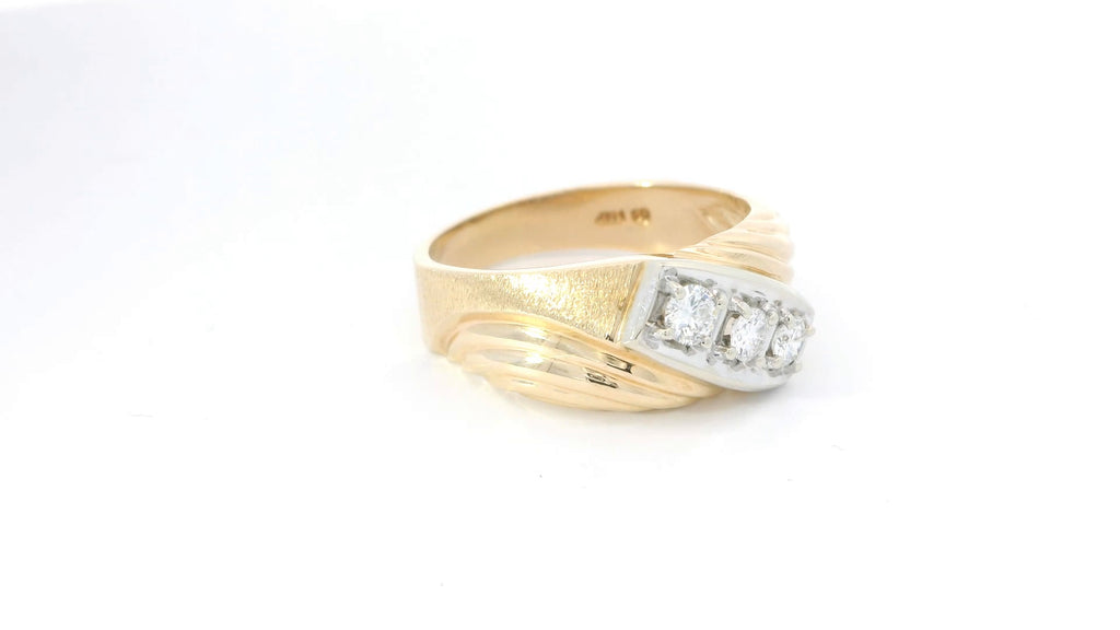 Yellow Gold Ring with Round Brilliant Cut Diamonds
