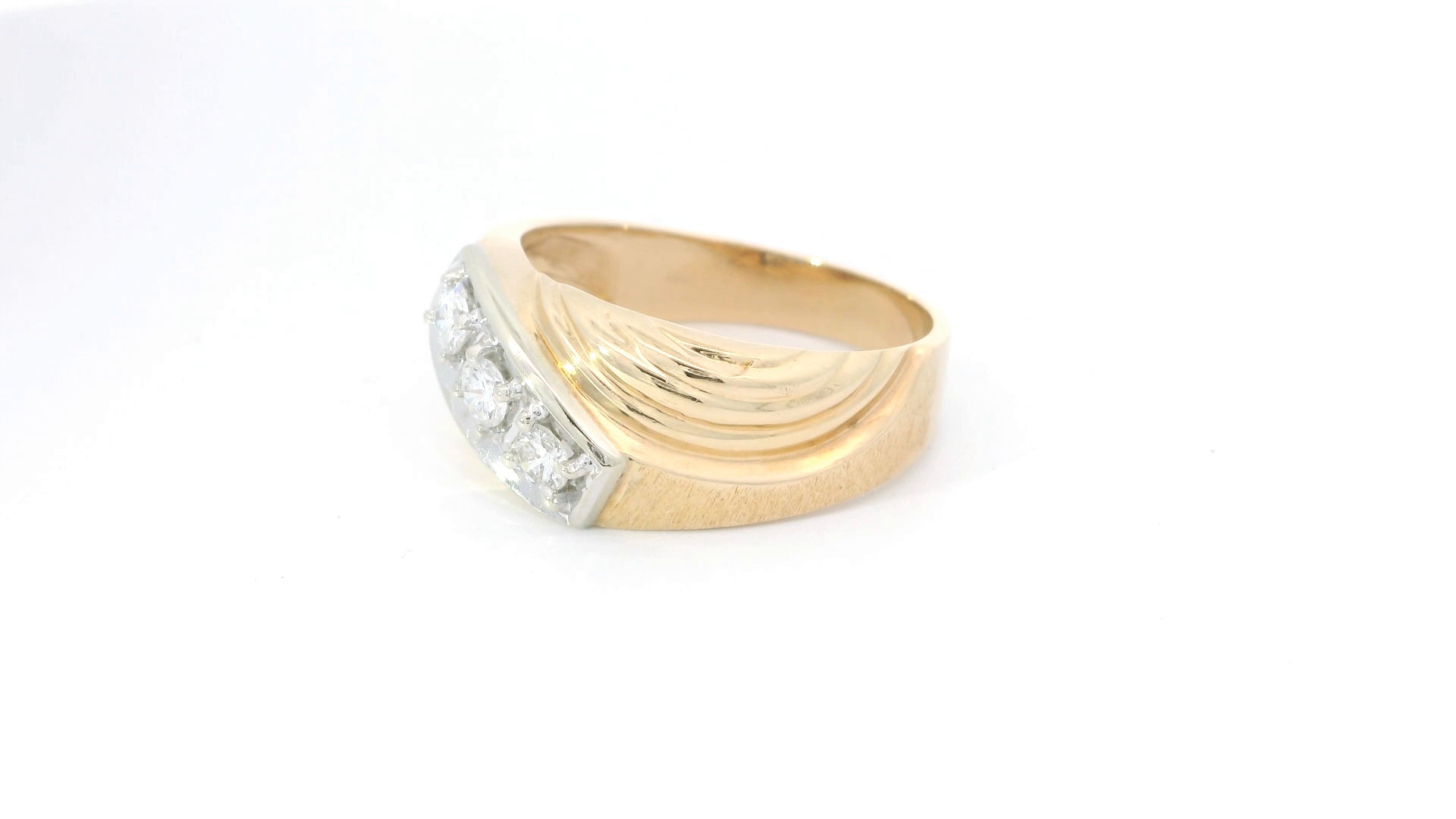Yellow Gold Ring with Round Brilliant Cut Diamonds