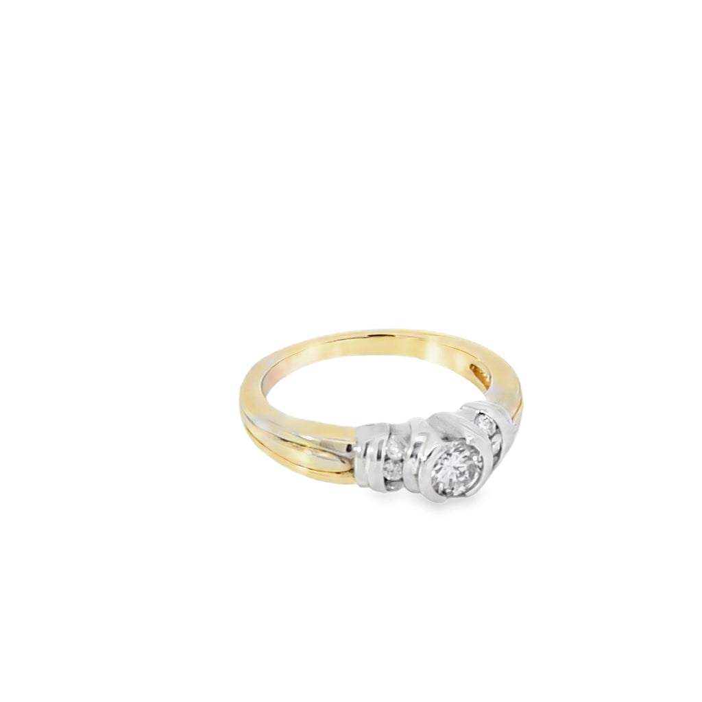 Yellow Gold Multistone Ring with Round Brilliant Diamond