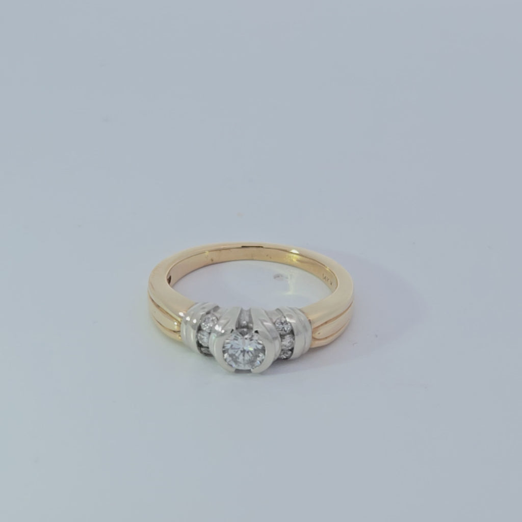 Yellow Gold Multistone Ring with Round Brilliant Diamond