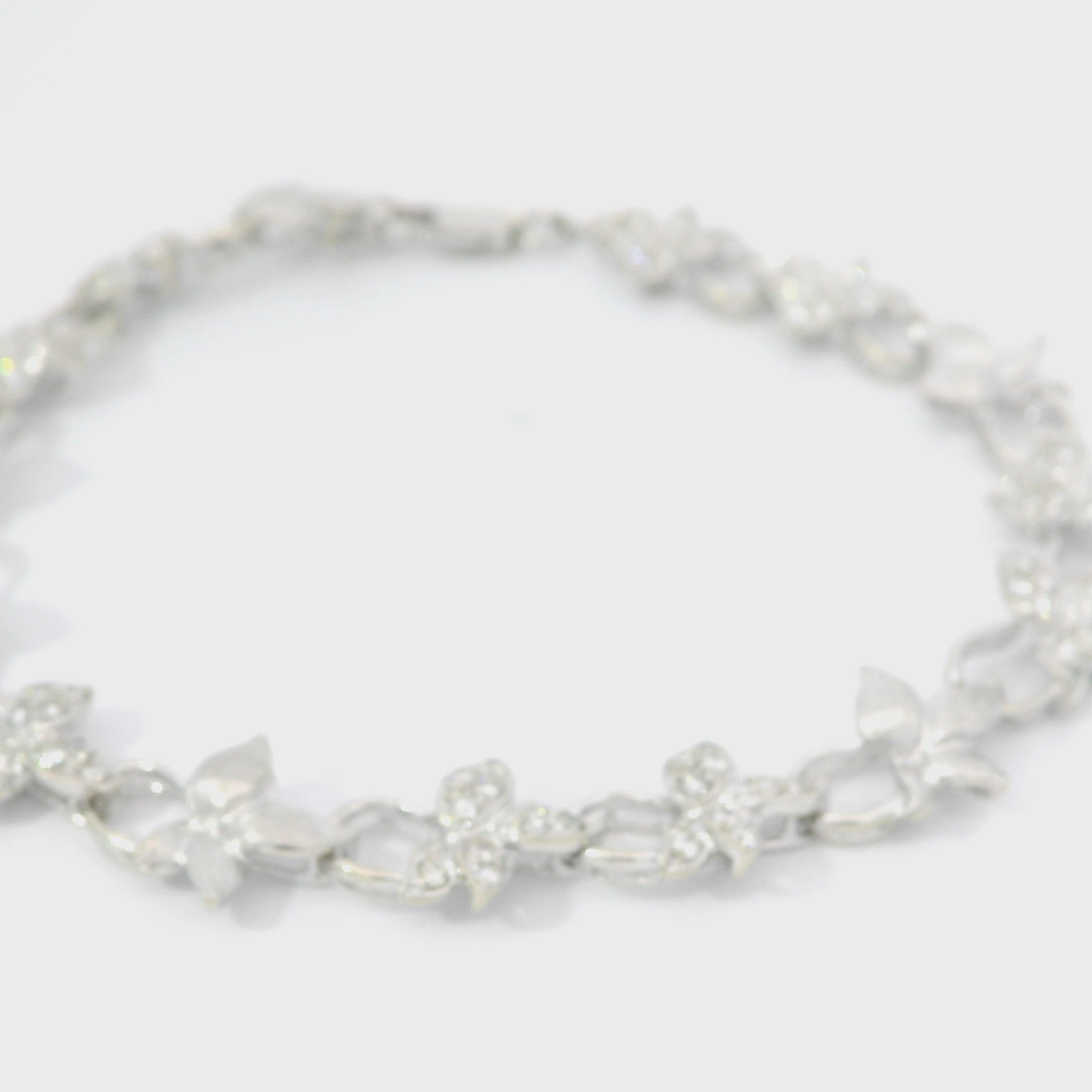 White Gold Bracelet with Round Cut Diamonds