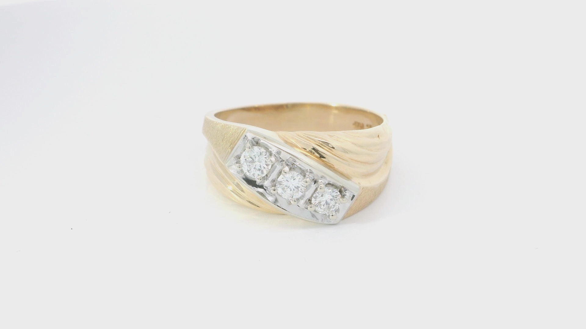 Yellow Gold Ring with Round Brilliant Cut Diamonds