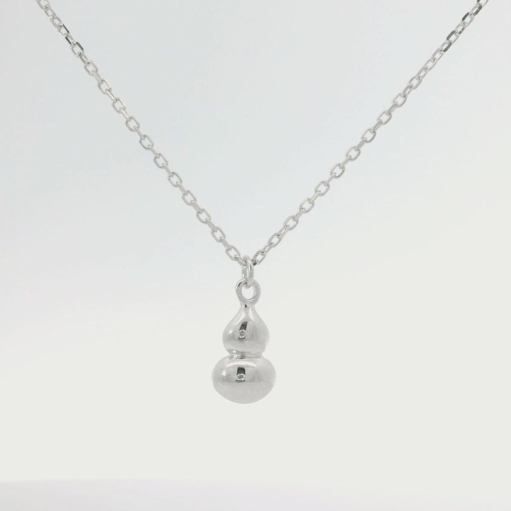 Elegant Silver Pendant Necklace