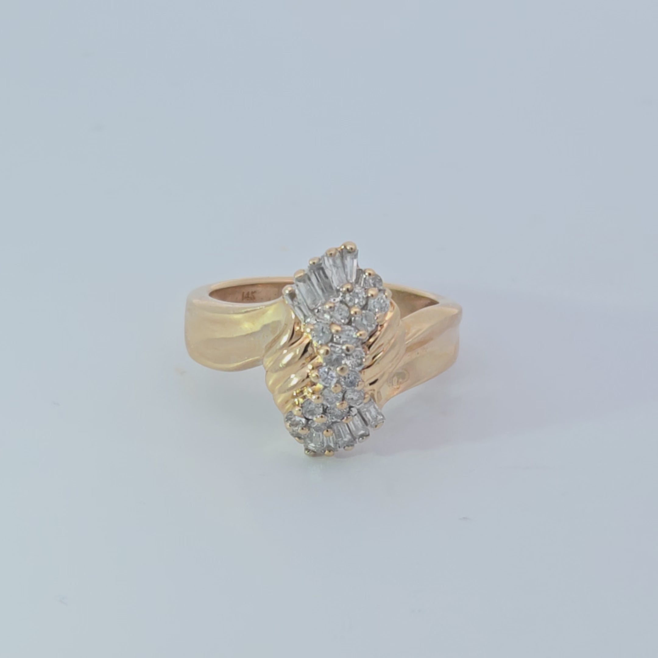 Yellow Gold Multistone Ring with Round Brilliant Diamonds